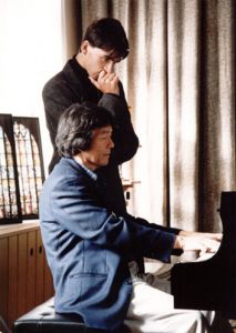 Prof. Lee Kum-Sing during the classes with Wojciech Waleczek in August 1998.